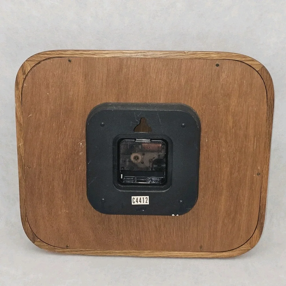 EUC Vintage Bulova C4412 Rectangle Oak Wood Wall Clock 11½'' x 9½